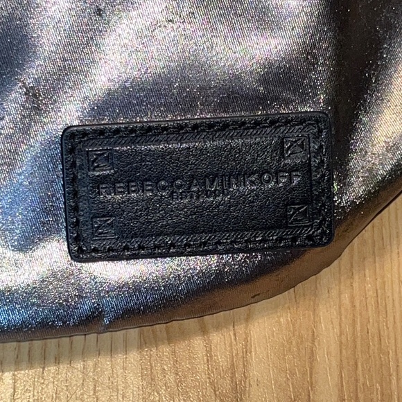 Rebecca Minkoff cross-body bag, with pockets. Distressed silver. - Picture 15 of 16
